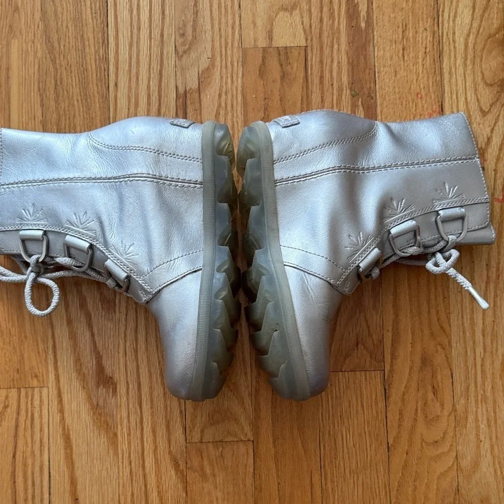 Sorel x Disney Elsa silver Joan of Arctic wedge tween Metallic Gray Kids Boots